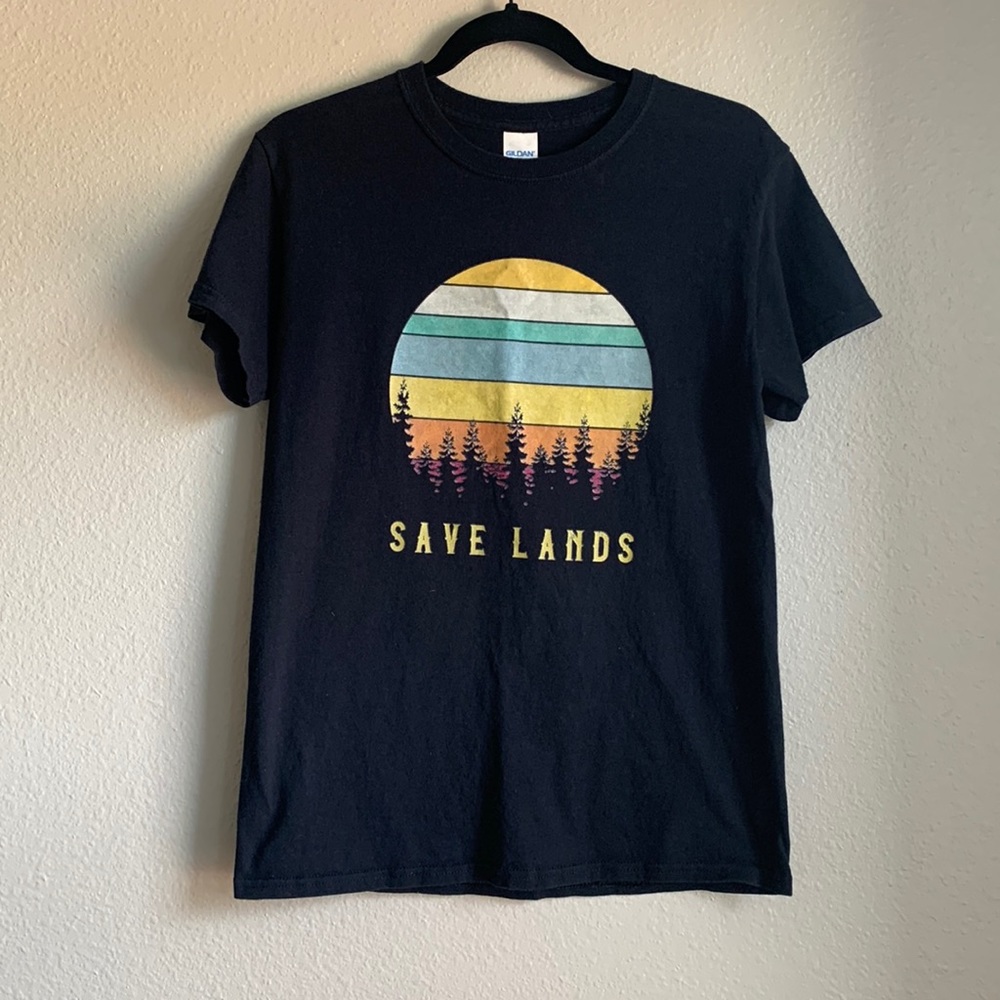 🌸 SAVE LANDS 🌸 cute women’s vintage graphic tee